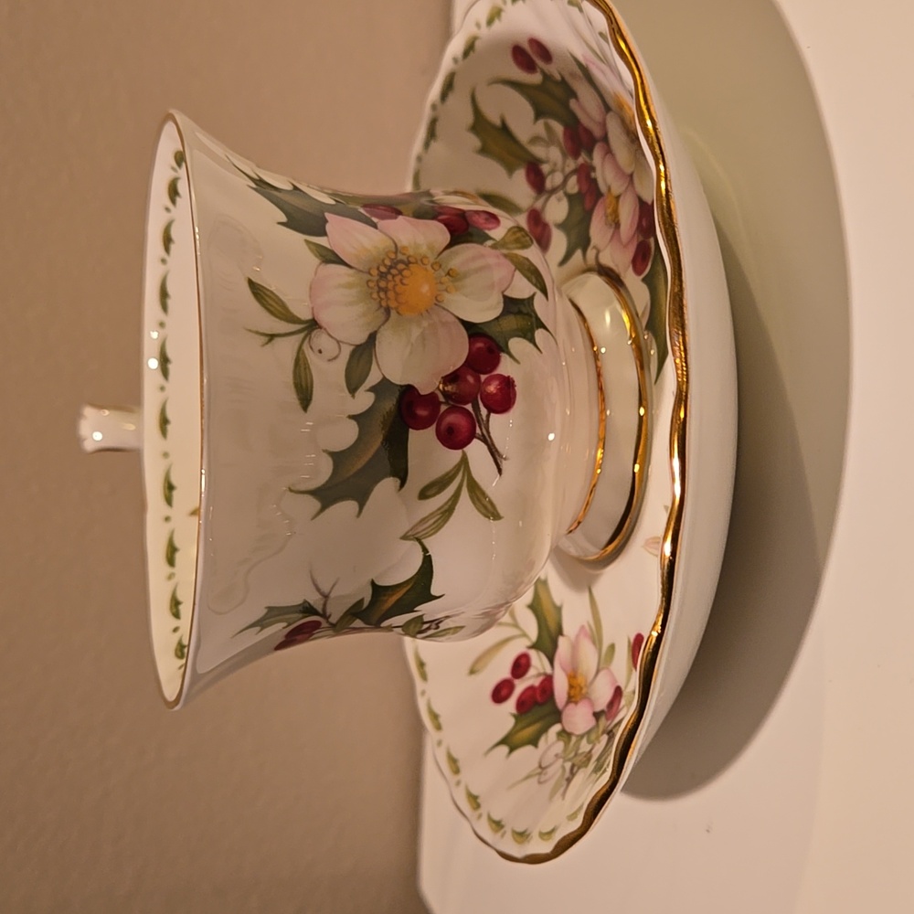 Royal Albert December Cup & Saucer - Picture 4 of 16